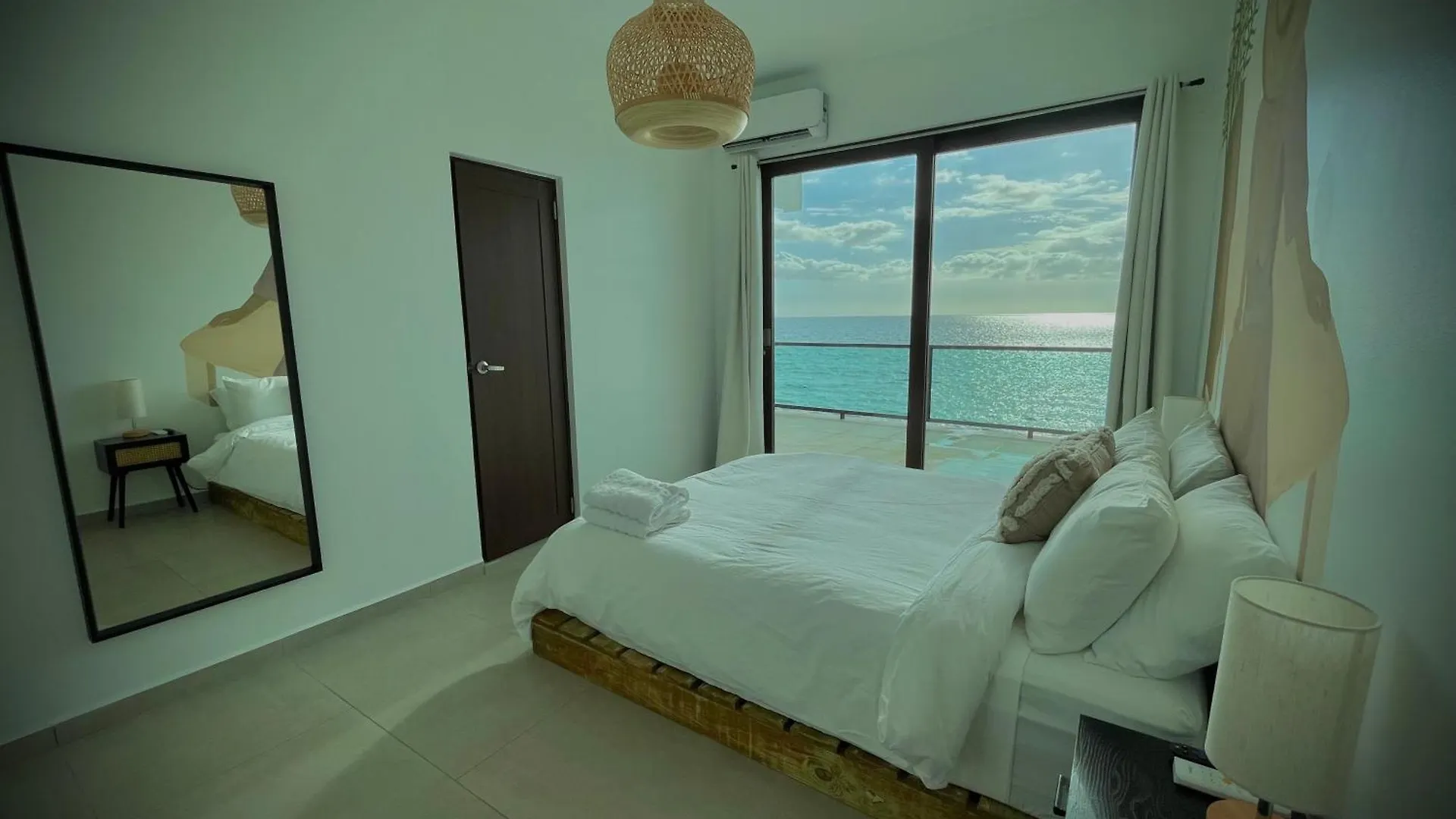 1 Corcega Beachfront Suites رينكون بورتوريكو