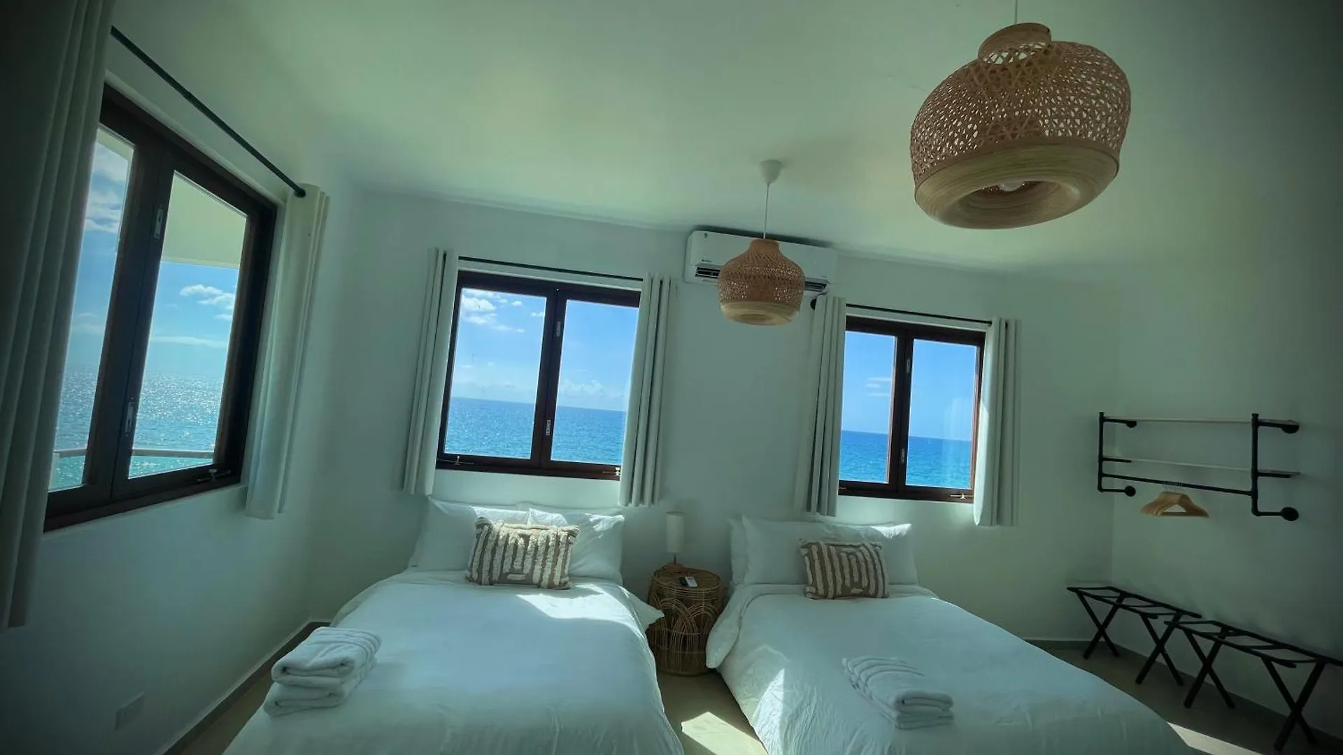 1 Corcega Beachfront Suites رينكون بيت ضيافة