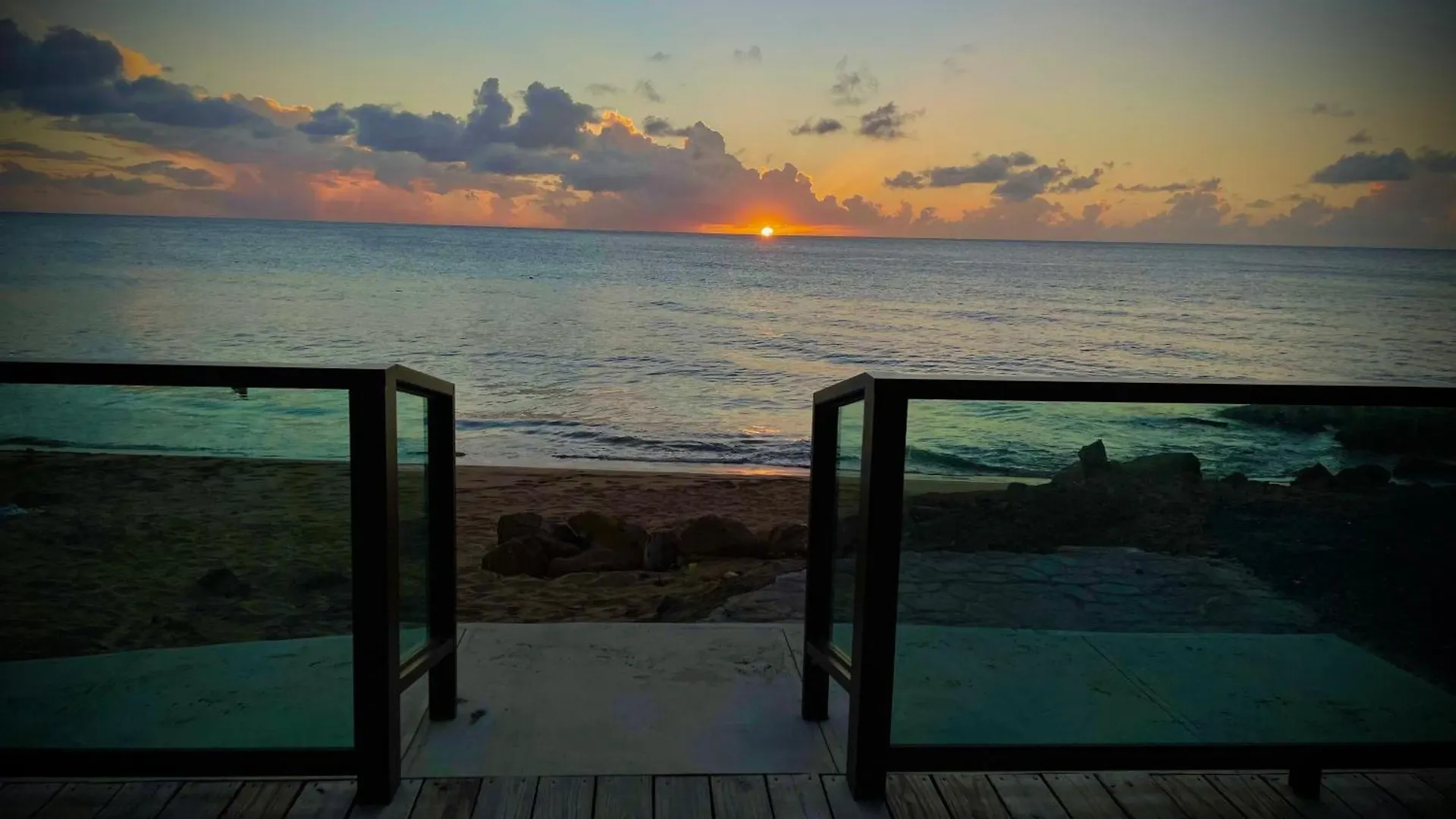 1 Corcega Beachfront Suites رينكون بيت ضيافة