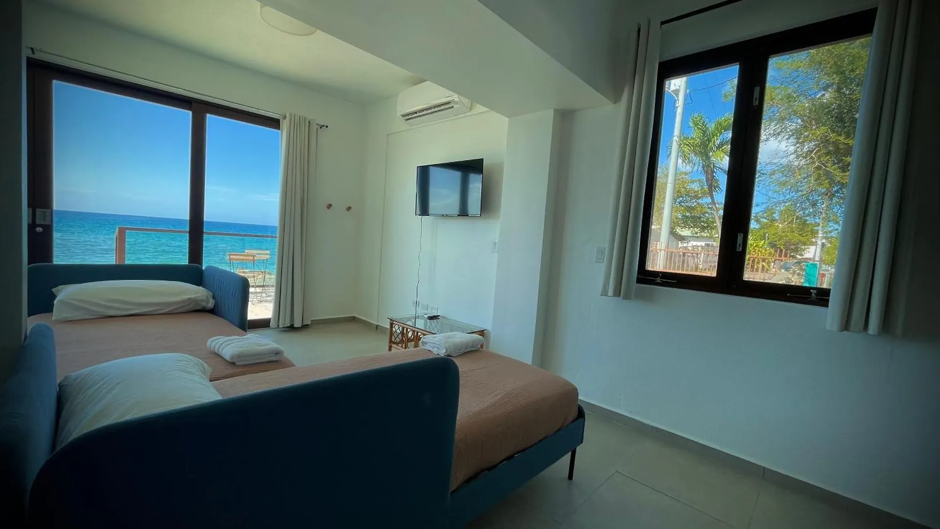 1 Corcega Beachfront Suites رينكون